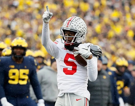 Donovan Jeter (95) and Brad Hawkins (2)
