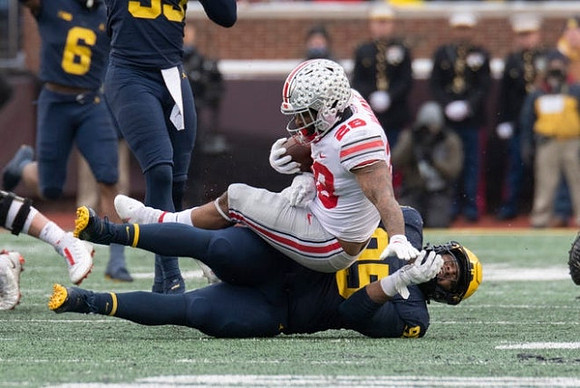 R.J. Moten (6) and Donovan Jeter (95)