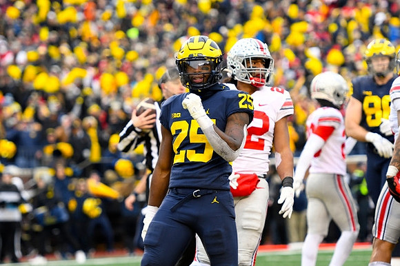 Hassan Haskins (25) and Luke Schoonmaker (86)
