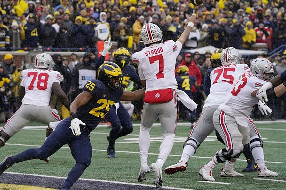 Junior Colson (25) and Vincent Gray (4)