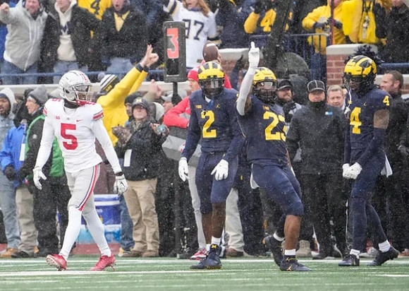 Brad Hawkins (2), Michael Barrett (23), and Vincent Gray (4)