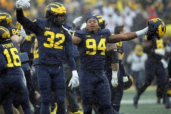Jalen Perry (16), Jaylen Harrell (32), and Kris Jenkins (94)