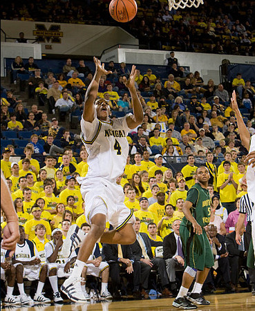 Darius Morris (4)
