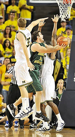 Zack Gibson (32) and DeShawn Sims (34)