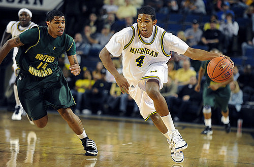 Laval Lucas-Perry (31) and Darius Morris (4)