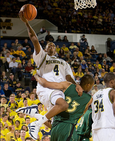 Darius Morris (4) and DeShawn Sims (34)