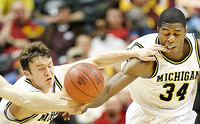 Zack Novak (0) and DeShawn Sims (34)