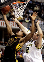 Zack Gibson (32) and Manny Harris (3)