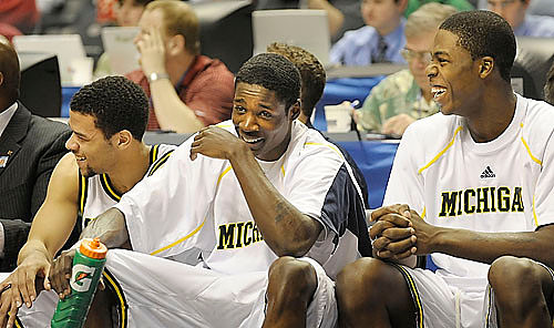 David Merritt (15), Manny Harris (3), and DeShawn Sims (34)