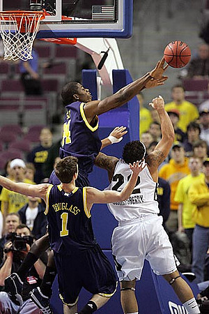DeShawn Sims (34) and Stu Douglass (1)