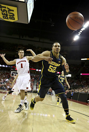Jordan Morgan (52) and Nik Stauskas (11)