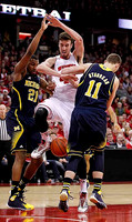 Zak Irvin (21) and Nik Stauskas (11)