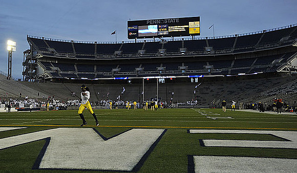Denard Robinson (16)