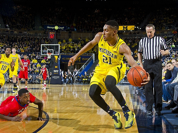 Derrick Walton Jr. (10), Ricky Doyle (32), and Zak Irvin (21)