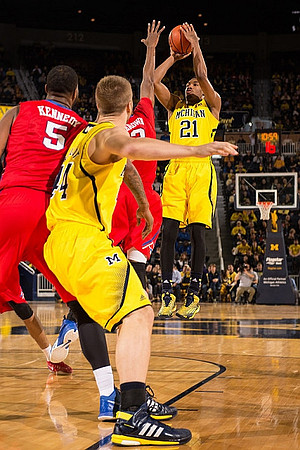 Max Bielfeldt (44) and Zak Irvin (21)