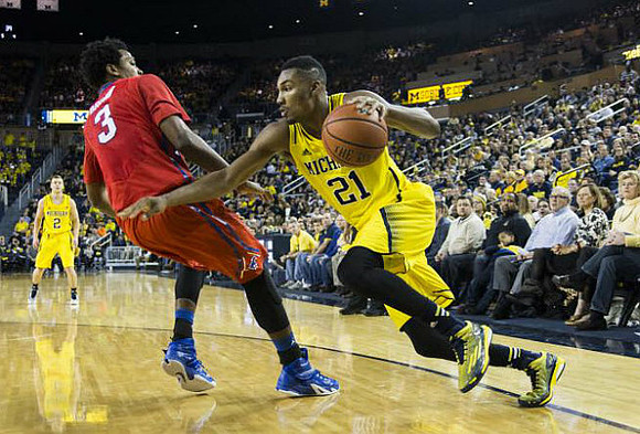Zak Irvin (21) and Spike Albrecht (2)