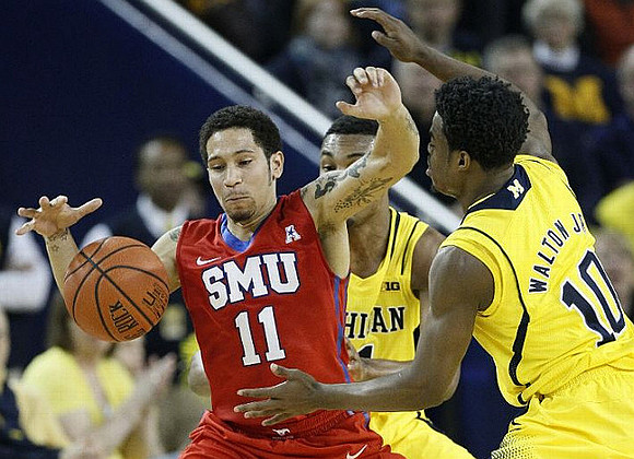 Zak Irvin (21) and Derrick Walton Jr. (10)
