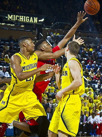Zak Irvin (21) and Spike Albrecht (2)