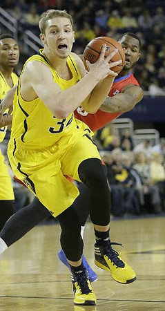 Mark Donnal (34) and Zak Irvin (21)