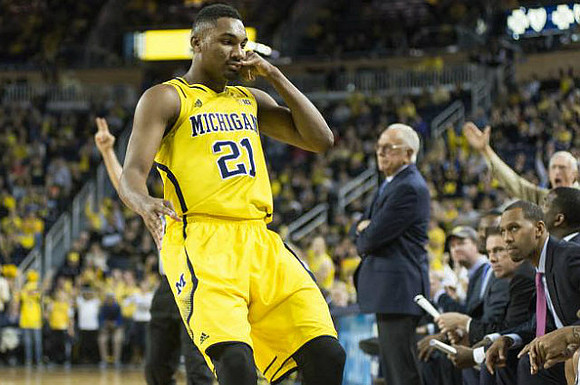 Zak Irvin (21) and Southern Methodist Head Coach Larry Brown