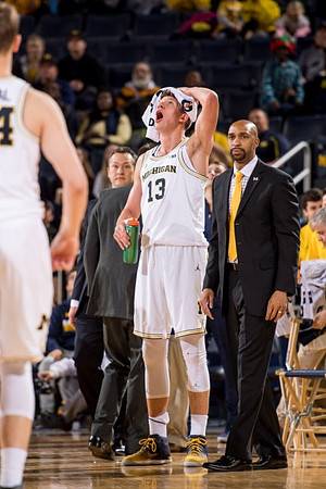 Moritz Wagner (13) and Saddi Washington