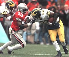 Anthony Thomas (32) and Marcus Knight (85)