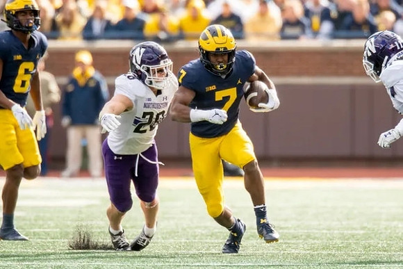 Cornelius Johnson (6) and Donovan Edwards (7)