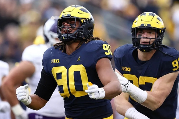 Mike Morris (90) and Aidan Hutchinson (97)