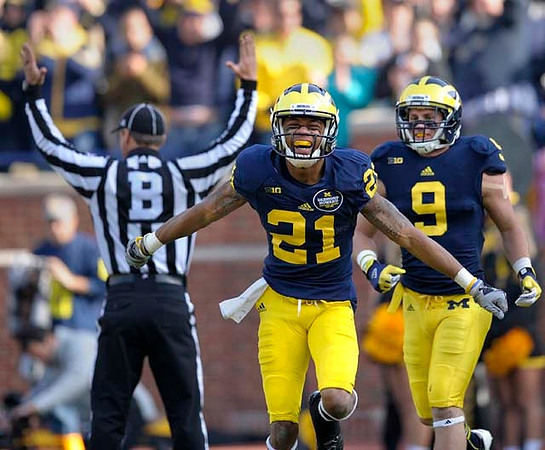 Roy Roundtree (21) and Drew Dileo (9)