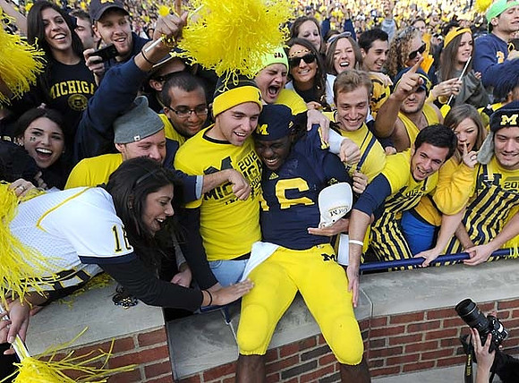 Denard Robinson (16)