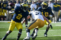 Vincent Smith (2) and Denard Robinson (16)