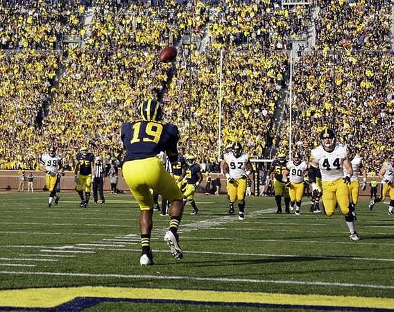Devin Funchess (19), Vincent Smith (2), Michael Schofield (75), and Ricky Barnum (52)