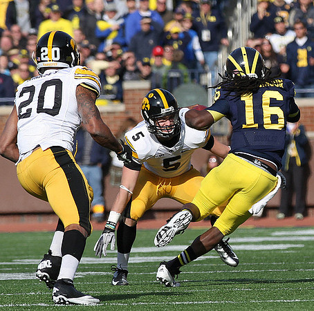 Denard Robinson (16)