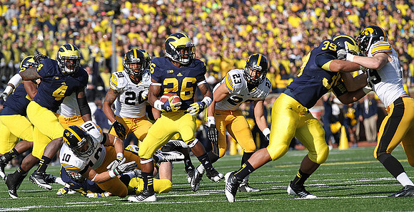 Cameron Gordon (4), Dennis Norfleet (26), and Sione Houma (39)
