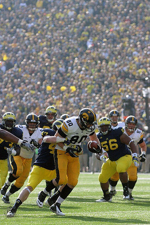 Jake Ryan (47) and Ondre Pipkins (56)
