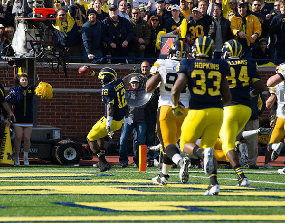 Devin Gardner (12), Stephen Hopkins (33), and A.J. Williams (84)