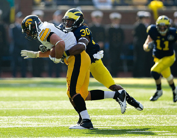 Thomas Gordon (30) and Jordan Kovacs (11)