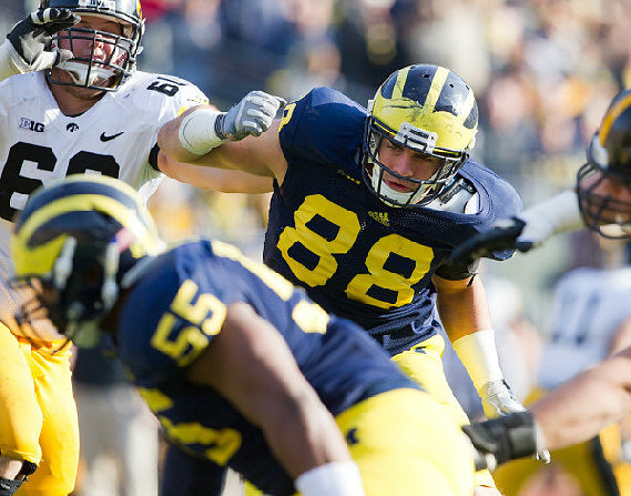 Jibreel Black (55) and Craig Roh (88)