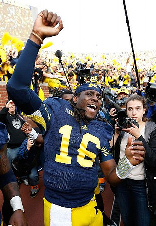 Denard Robinson (16)