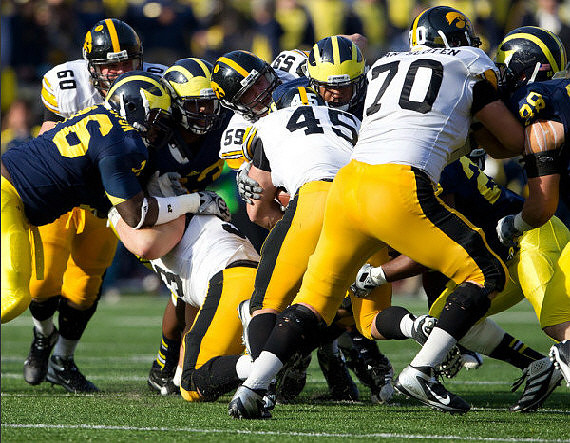 Quinton Washington (76) and  Kenny Demens (25)