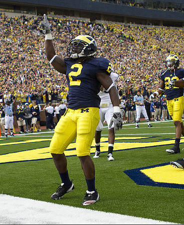 Vincent Smith (2) and Darryl Stonum (22)