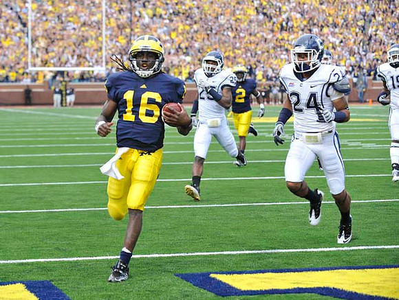 Denard Robinson (16) and Vincent Smith (2)