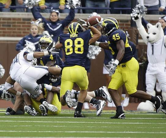 J.T. Floyd (12), Cameron Gordon (4), Craig Roh (88), and Obi Ezeh (45)