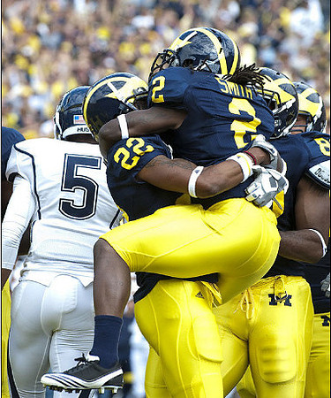 Darryl Stonum (22) and Vincent Smith (2)