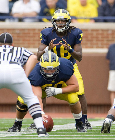 David Molk (50) and Denard Robinson (16)