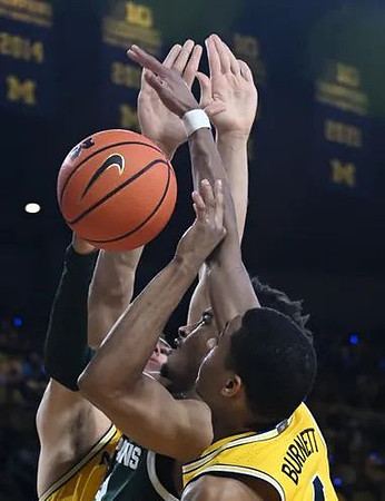 Vladislav Goldin (50) and Nimari Burnett (4)