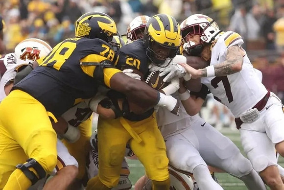 Myles Hinton (78) and Kalel Mullings (20)