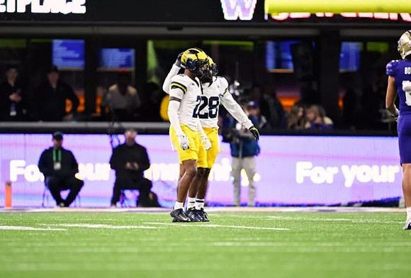Will Johnson (2) and Quinten Johnson (28)