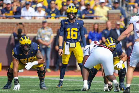 Giovanni El-Hadi (58) and Davis Warren (16)
