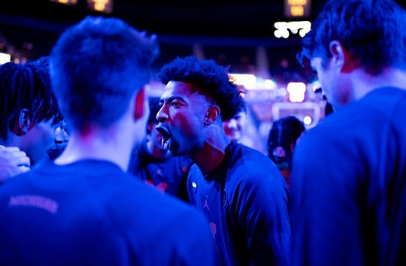 Jace Howard (25) and Michigan Team